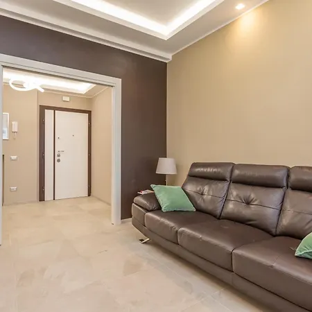 Apartment Cornelia Near Metro A *